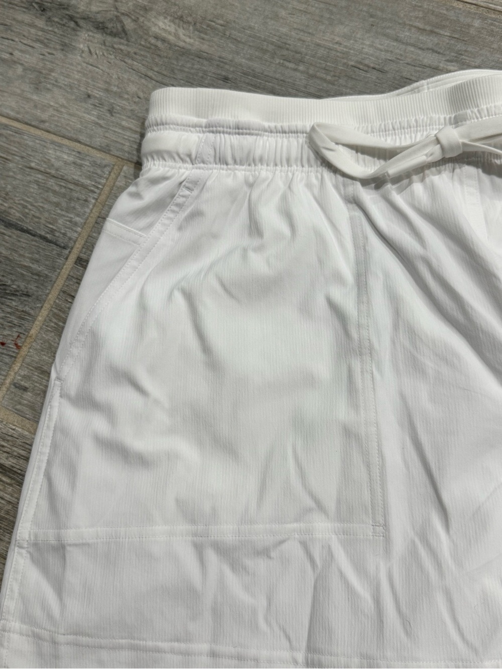 New Lululemon Dance Studio High-Rise Shorts 3.5" WHITE Sz: SMALL NWT Athletic - Picture 4 of 6
